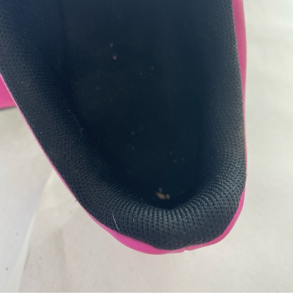 Puma Tacto Jr pink soccer cleats Big Kid Size 6 EU 38 Barbiecore Barbie youth - Picture 10 of 16